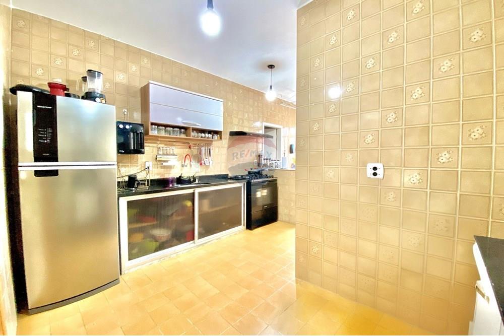 (12)
COZINHA (vista a partir da sala)