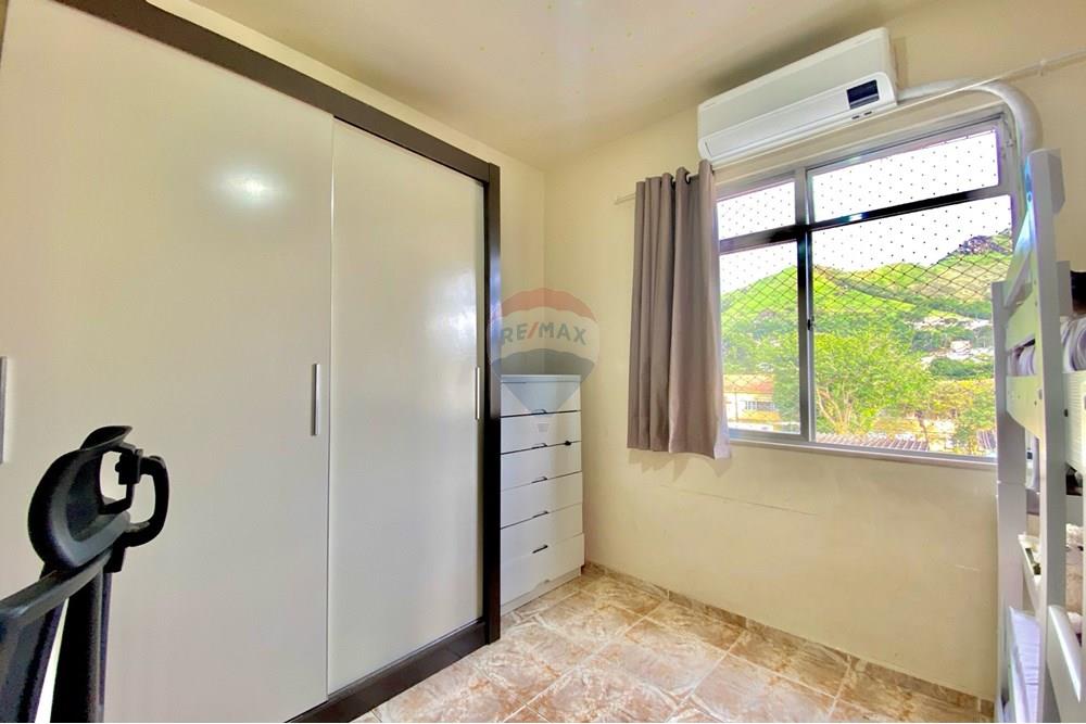 (6)
QUARTO 2 (vista a partir da porta)