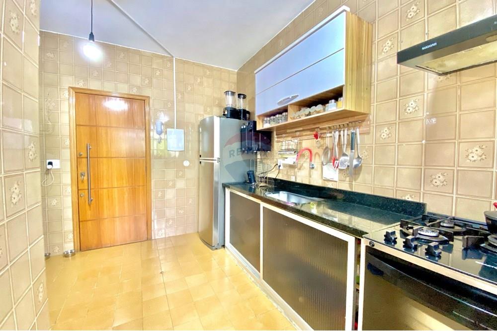 (11)
COZINHA (vista a partir da área)